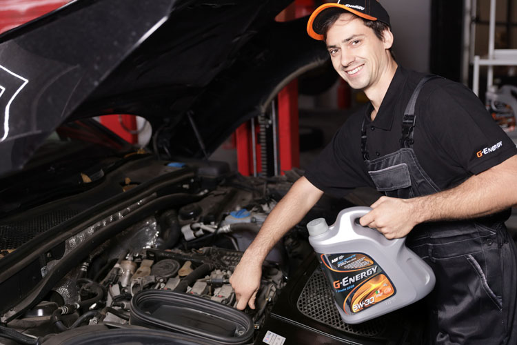 Gazpromneft-SM и РОЛЬФ открыли федеральную сеть автосервисов: масла для СТО будут поставляться с омского завода