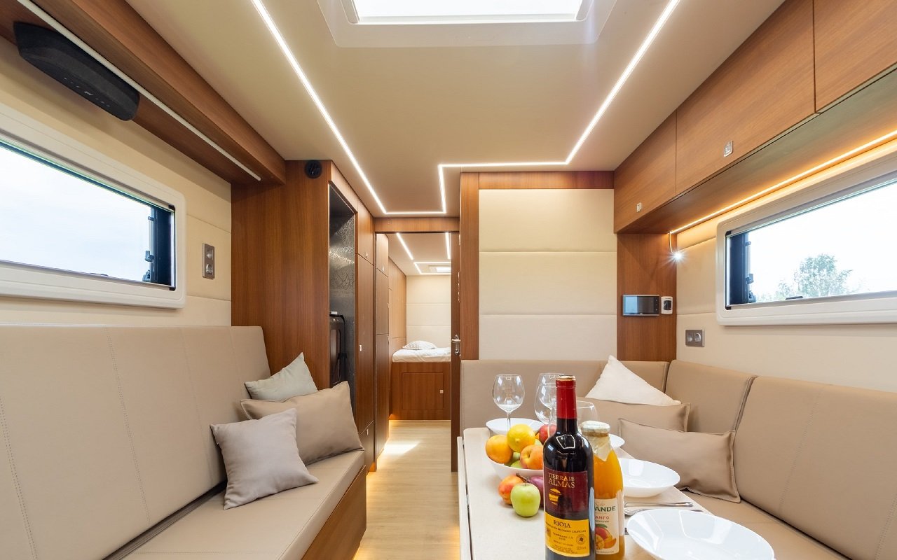 VolgaTrade представила премиальный автодом на базе шестиколёсного КАМАЗ-43118