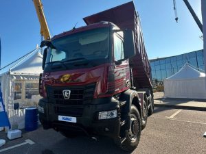 Газовый тягач МАЗ-54А02N вышел на российские маршруты: первый экземпляр работает в «Газпром гелий сервис»