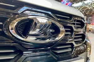 Двадцать лет без смены поколения: как Lada Niva Travel превратилась из ВАЗ-2123 в современный внедорожник