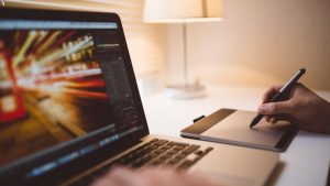 Таксопарки выбрасывают иномарки на торги: доля машин-экс-такси на аукционах выросла на треть