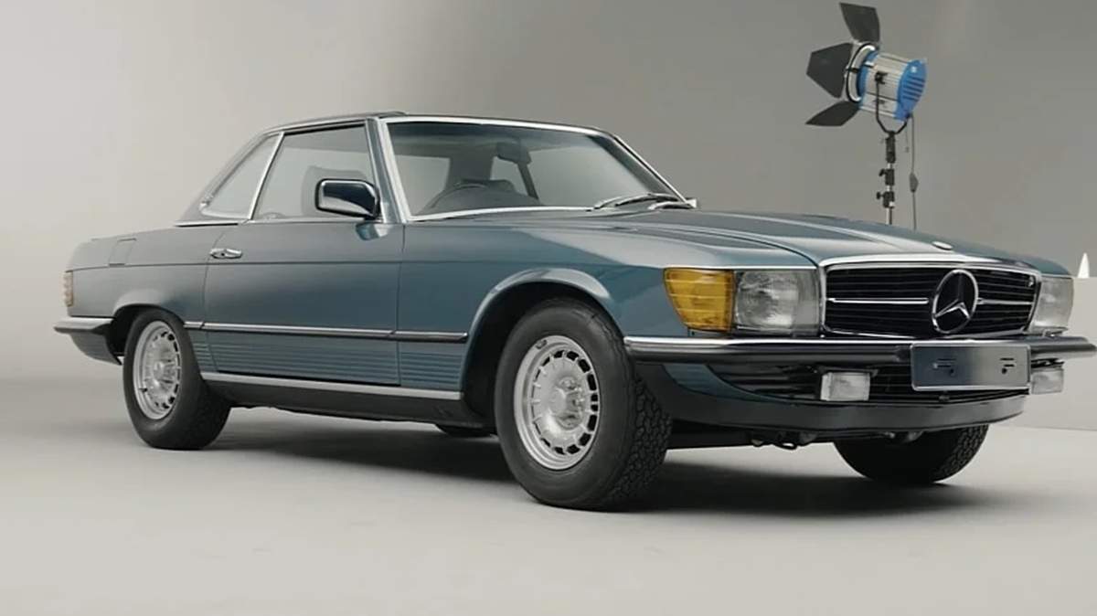 «Капсула времени»: в Британии нашли новый Mercedes-Benz 500SL 1982 года с пробегом 42 мили