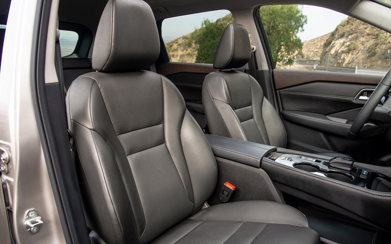 В Россию вернулся Nissan X-Trail: гибридные кроссоверы четвертого поколения стоят от 2,22 млн рублей