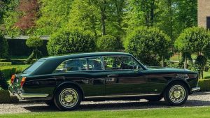 Rolls-Royce Corniche 1981 превратили в редкий шутинг-брейк с электроприводным креплением для велосипедов