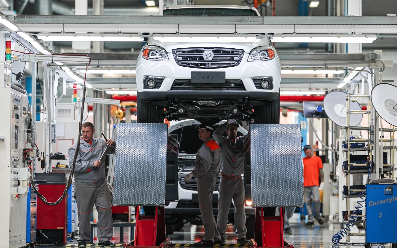УАЗ вложит 15 млрд руб. в модернизацию и выведет на рынок полноразмерный 7-местный рамный внедорожник в 2026 году