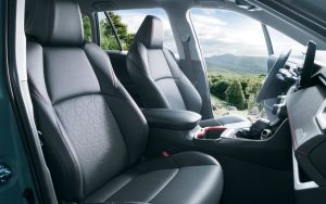 Продажи новых Toyota RAV4 вернулись в Россию: старт от 2,1 млн рублей