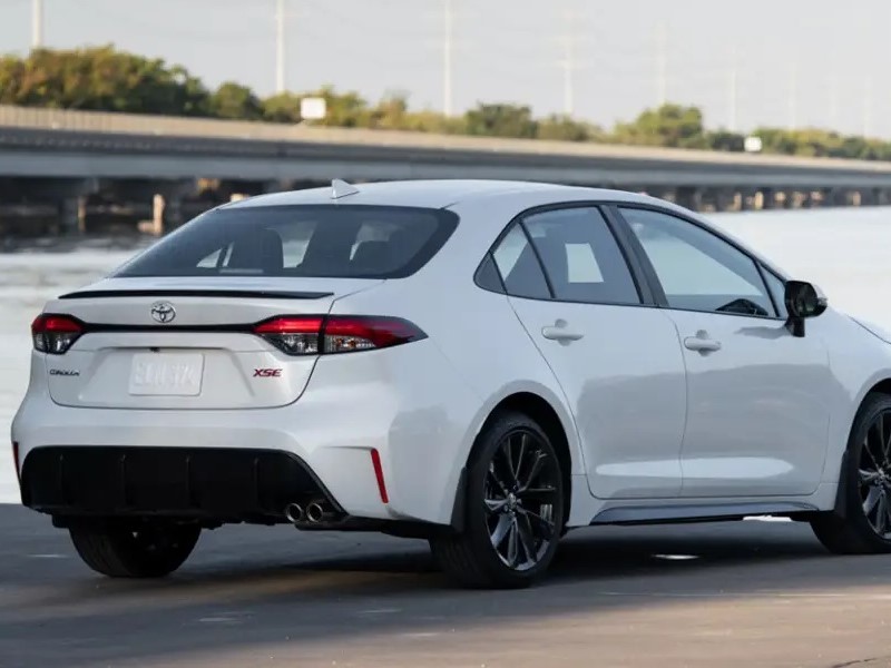 Toyota обсуждает с российскими дилерами схемы возвращения на рынок — источники