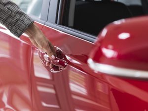 Трёхлетний автомобиль в России теряет до 40% стоимости: эксперты объяснили причины