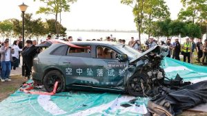 Exeed проверил кроссовер Exlantix ET падением с 32-метровой высоты — пассажирская капсула устояла