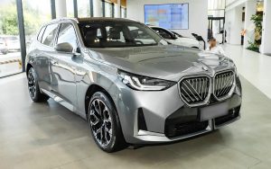 Дилеры предупредили о неминуемом росте цен на Toyota RAV4 и BMW X3 в России из-за новой схемы утильсбора
