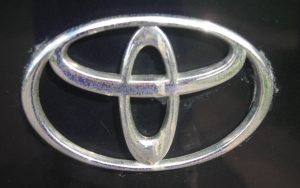 Toyota продлевает поколенческий цикл до 9 лет и делает ставку на обновления «по воздуху»