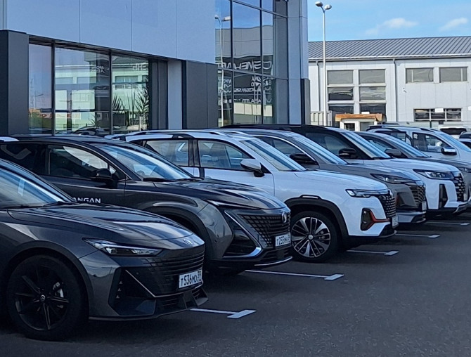 Российский авторынок: за первые две недели ноября цены подняли 10 из 12 брендов