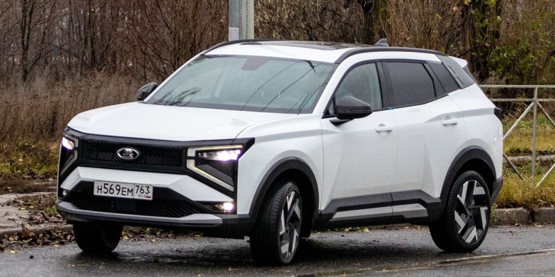 Lada Azimut впервые сфотографирован без маскировки в Тольятти: серийный облик флагманского кроссовера раскрыт