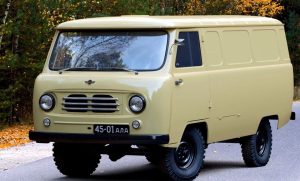 Редчайший трёхосный УАЗ-«Буханка» 6×6 снова попал в объектив: вспоминаем самые экзотические модификации ульяновского фургона