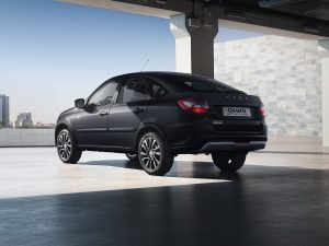 АвтоВАЗ разъяснил, каким бензином заправлять Lada Granta и Vesta: когда нужен АИ-95, а когда хватит АИ-92