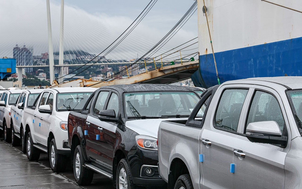 Импорт автомобилей через Владивосток в октябре вырос на четверть: оформлено 38,5 тыс. машин из Японии и Южной Кореи