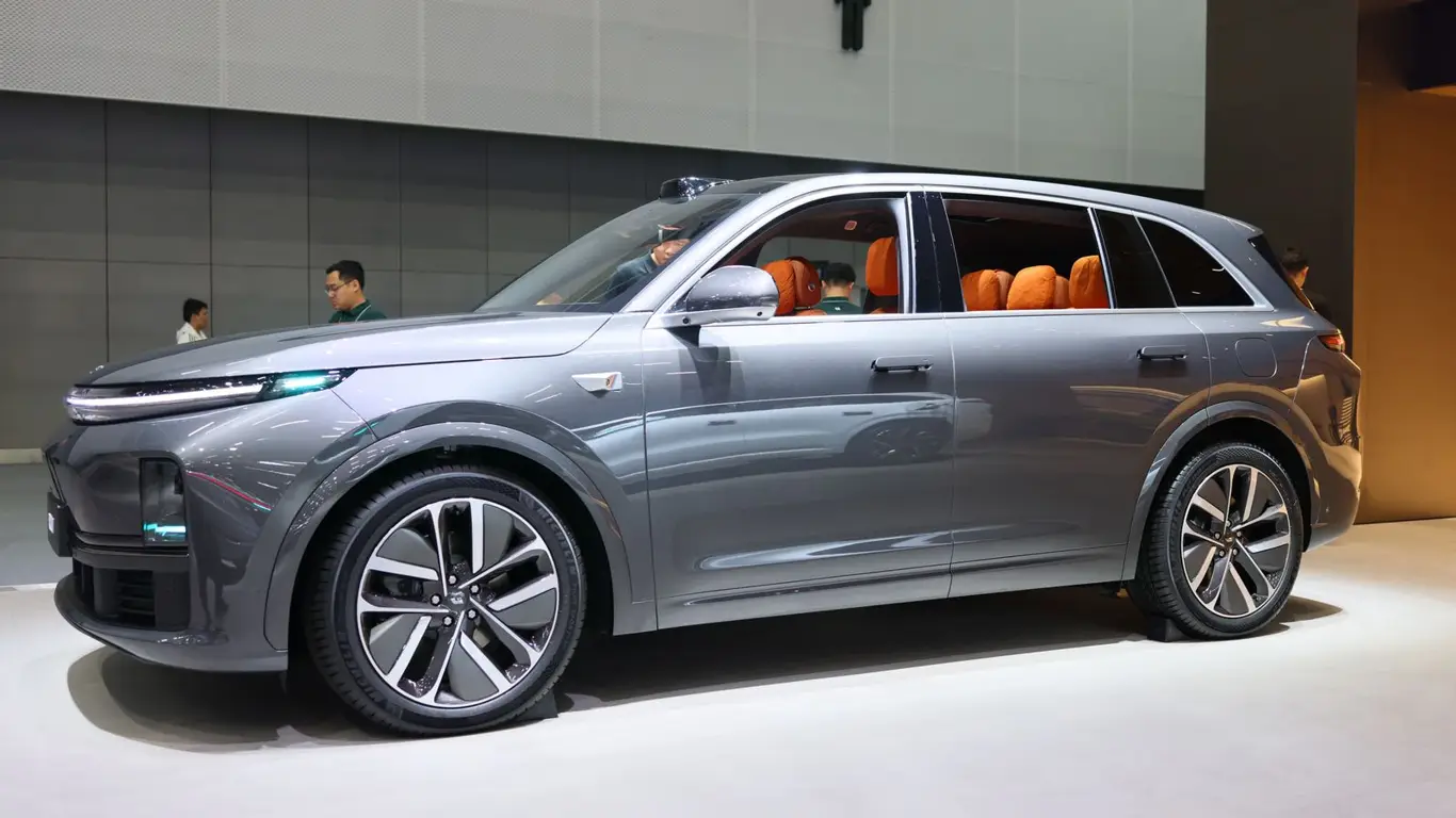 Спрос на гибриды Lixiang в России замедлился: октябрьские продажи сократились на 40%