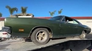 Редкий Dodge Charger 1969 года нашли в гараже после 40 лет простоя: «капсула времени» в цвете F8 Green