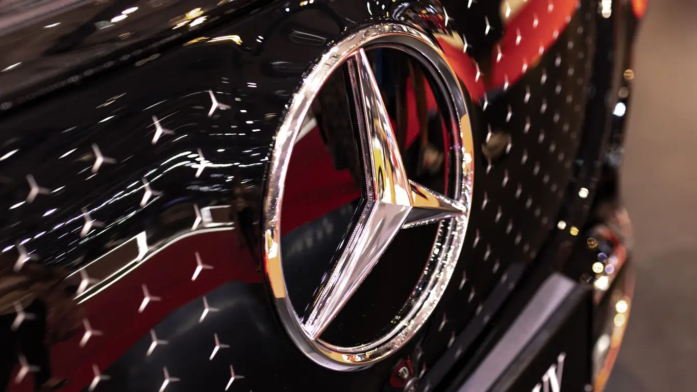 В России вдвое выросли продажи новых Mercedes: премиальный сегмент игнорирует кризис