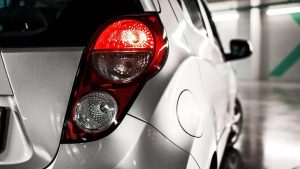 Знак «Ш» на автомобиле: нужен ли сегодня и когда можно получить штраф