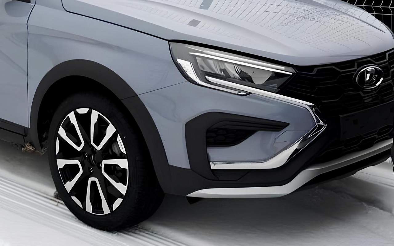 АВТОВАЗ начал поставки Lada Vesta в редком серо-голубом цвете «Тайфун»