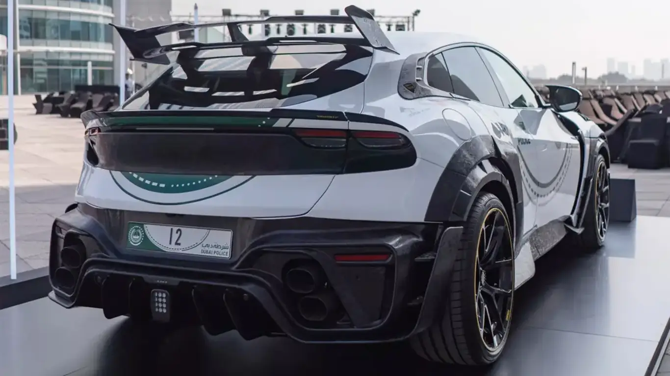 Полиция Дубая пополнила флот суперкаров единственным в мире Ferrari Purosangue Mansory Pugnator