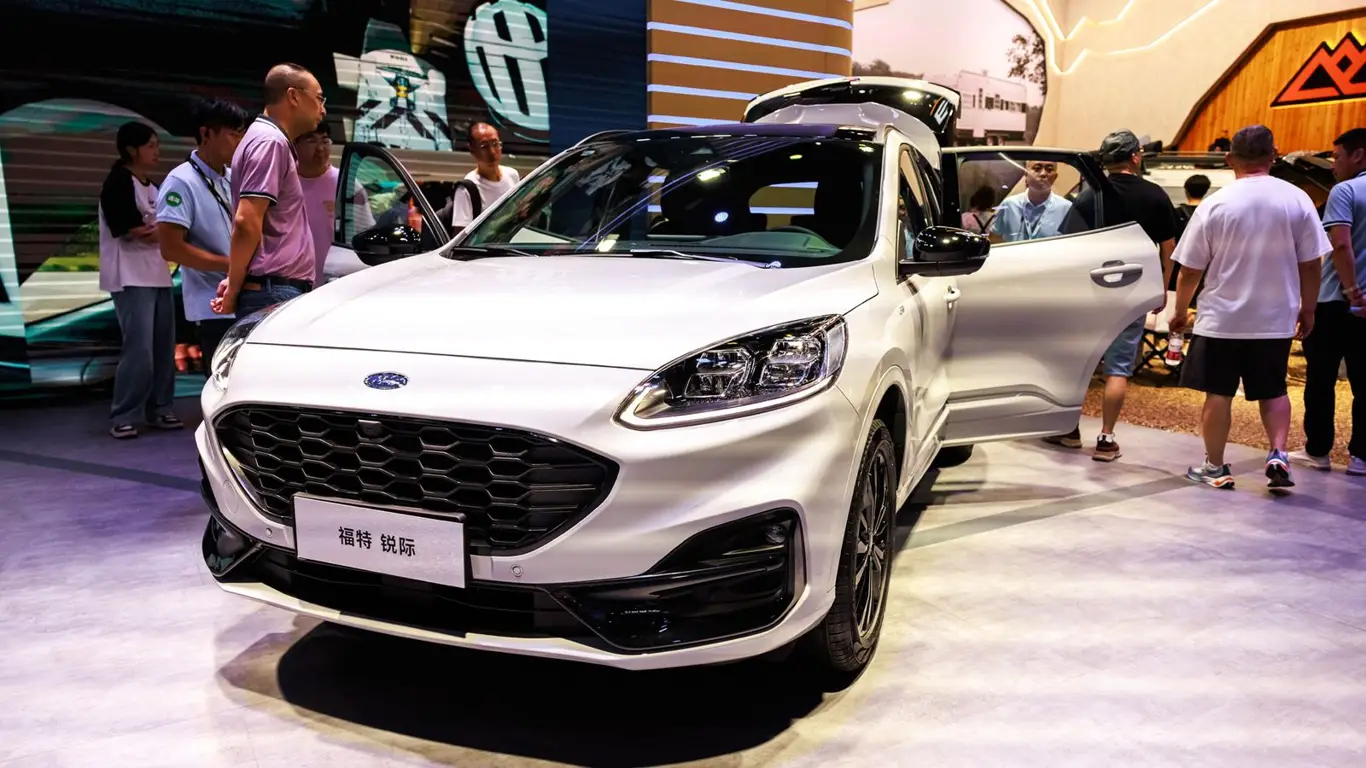 Ford завершил выпуск Escape: завод готовят под электропикап, у дилеров остались кроссоверы 2026 года