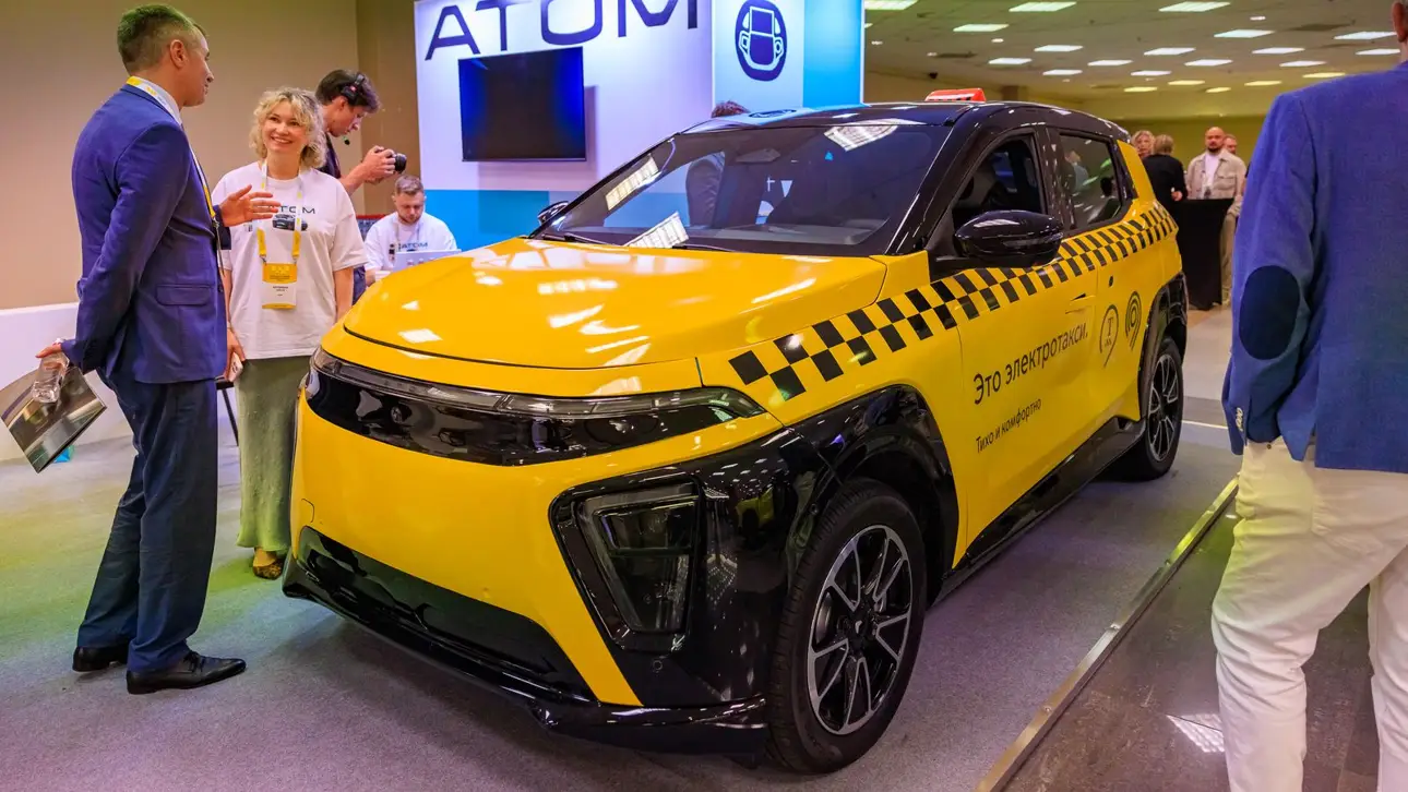 Старт продаж электромобиля «Атом» перенесли на весну 2026 года, но уже собрано 50 предсерийных машин