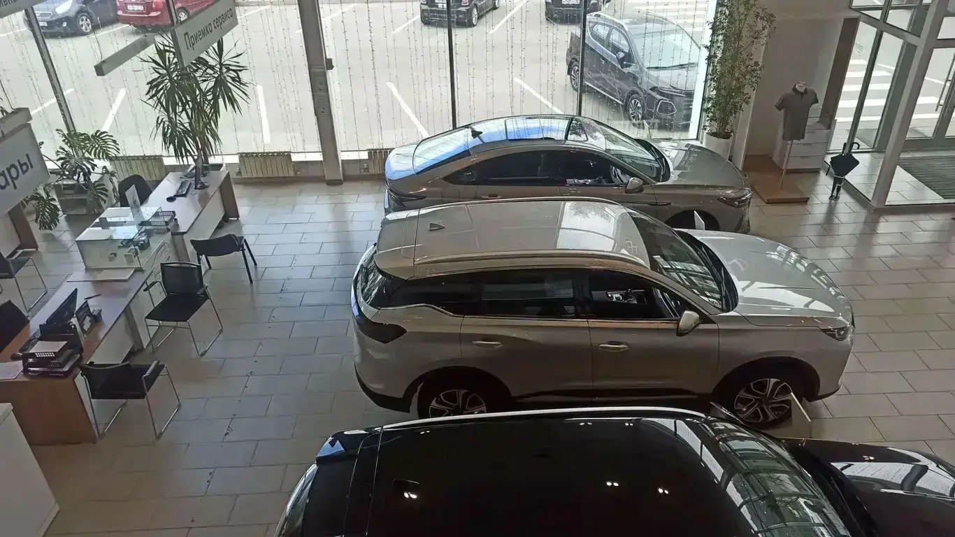 Автостат: дилеры объяснили рост цен на новые автомобили в России и назвали прогноз на 2026 год