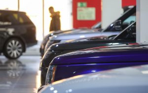 С 1 февраля меняются правила возврата автомобилей: водителям урежут компенсации за бракованный товар