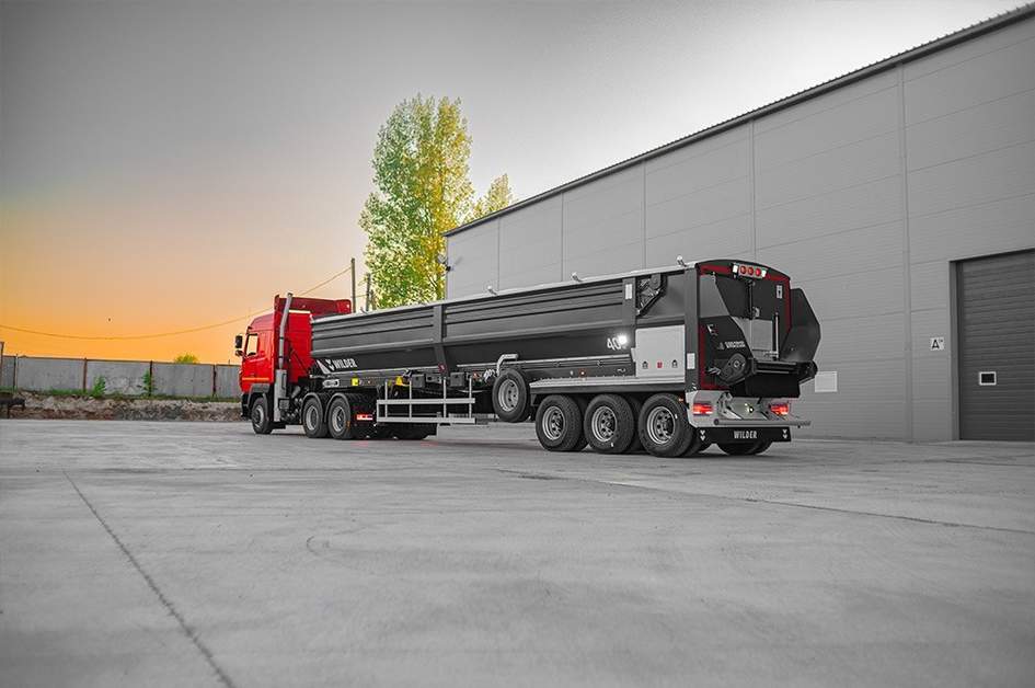 В Москве представили картофелевоз МАЗ-630226 с надстройкой Wilder и донным транспортером