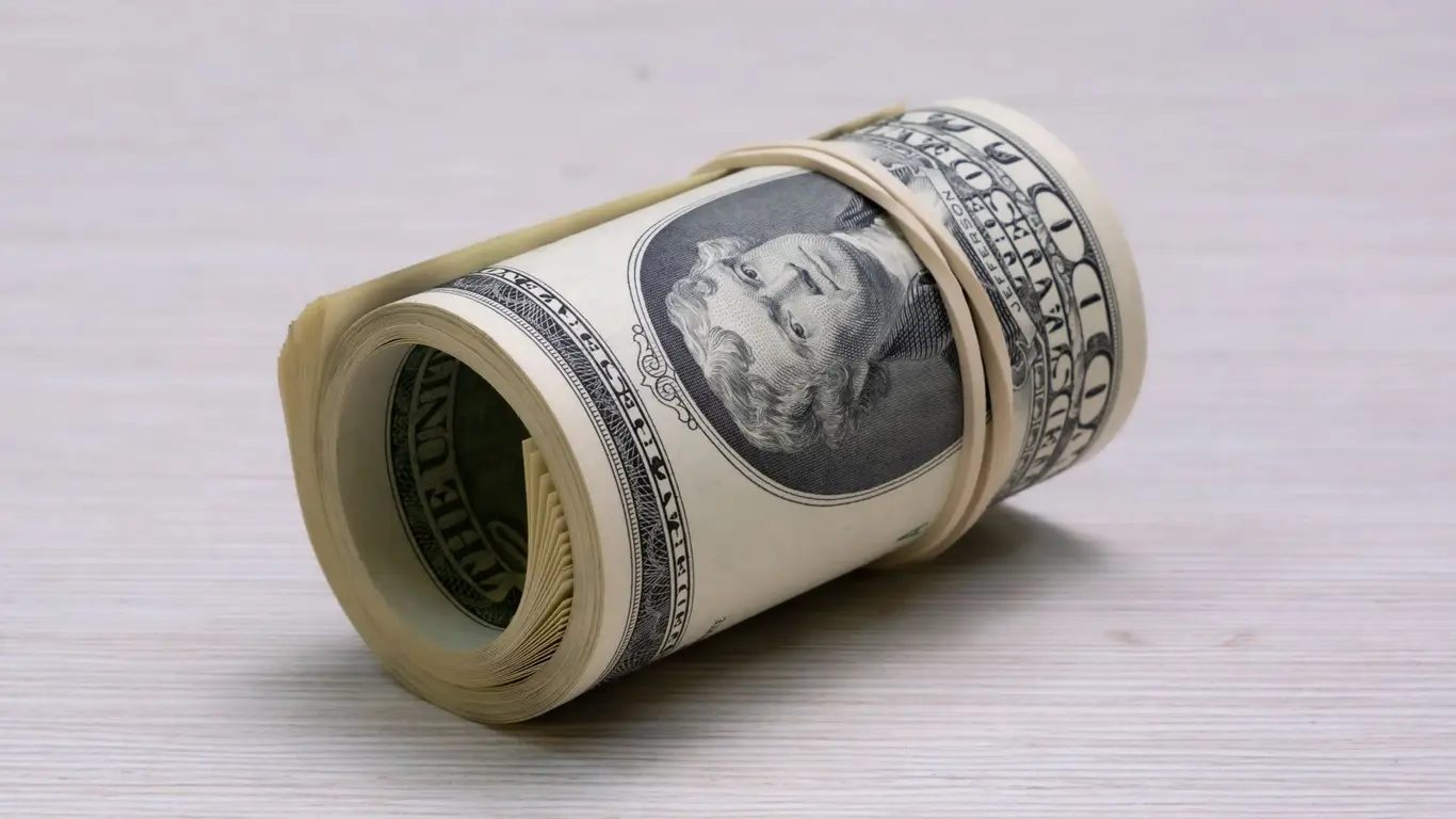 Эксперт Likvi объяснил, почему падение доллара не гарантирует удешевление новых авто