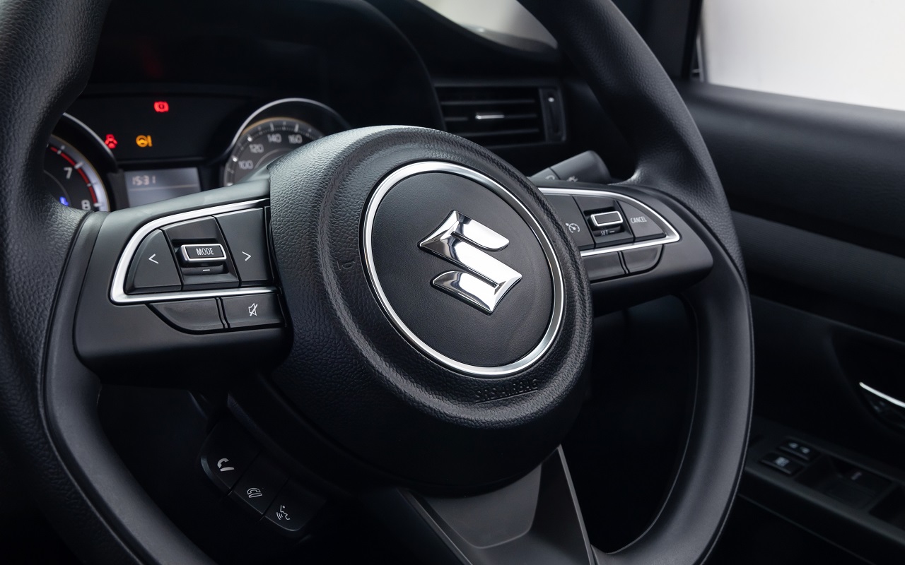 Suzuki Ertiga вновь в продаже в России: цены на компактвэн стартуют от 1,93 млн рублей