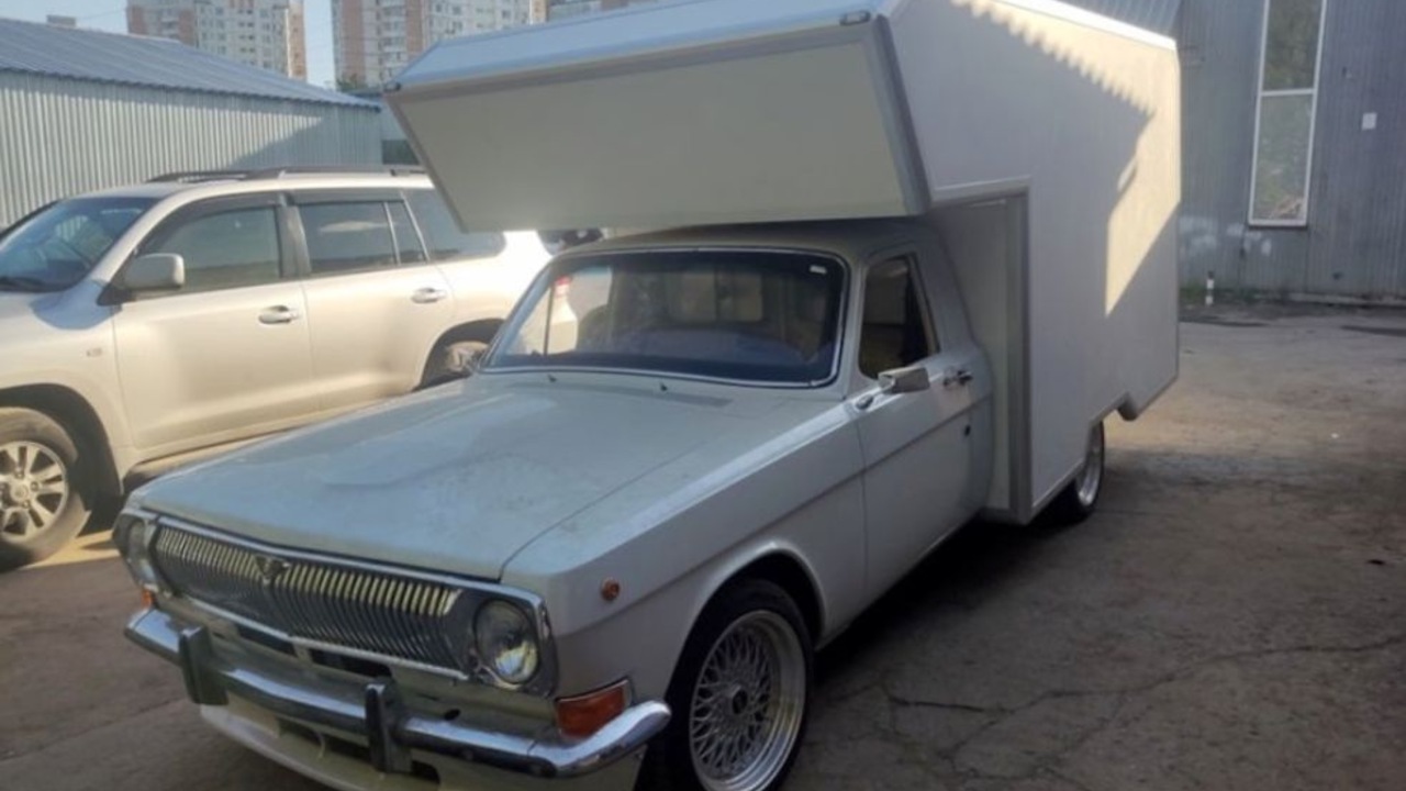 В Подмосковье выставили на продажу редкий автодом «Волга» на базе пикапа ГАЗ-24 за 3,5 млн рублей