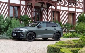 В Европе впервые электромобили и гибриды обошли машины с ДВС по продажам в 2025 году