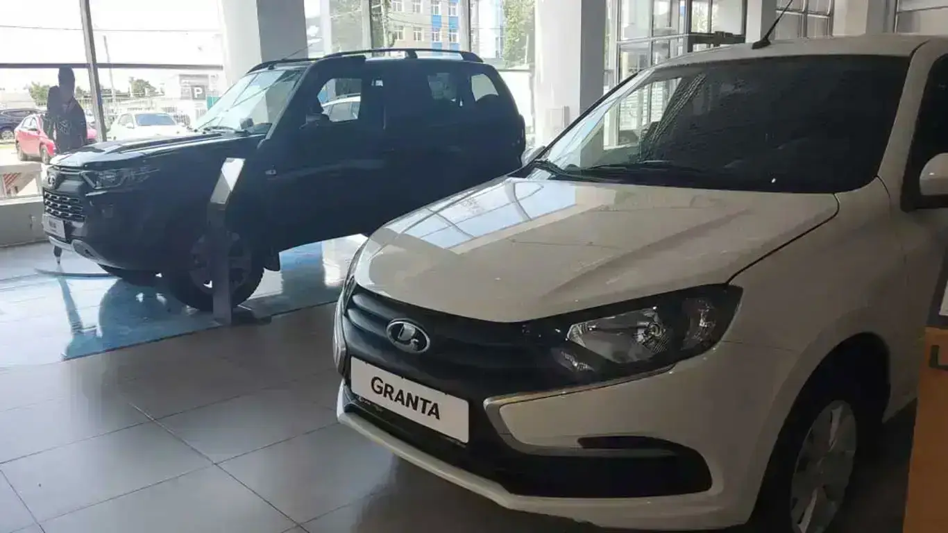 АвтоВАЗ назвал январь–февраль 2026 года худшими за 20 лет на фоне падения продаж Lada на 24%