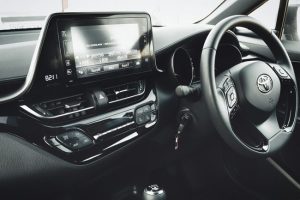 Автопроизводители в марте ввели скидки на новые автомобили в России: кто и сколько снизил цены