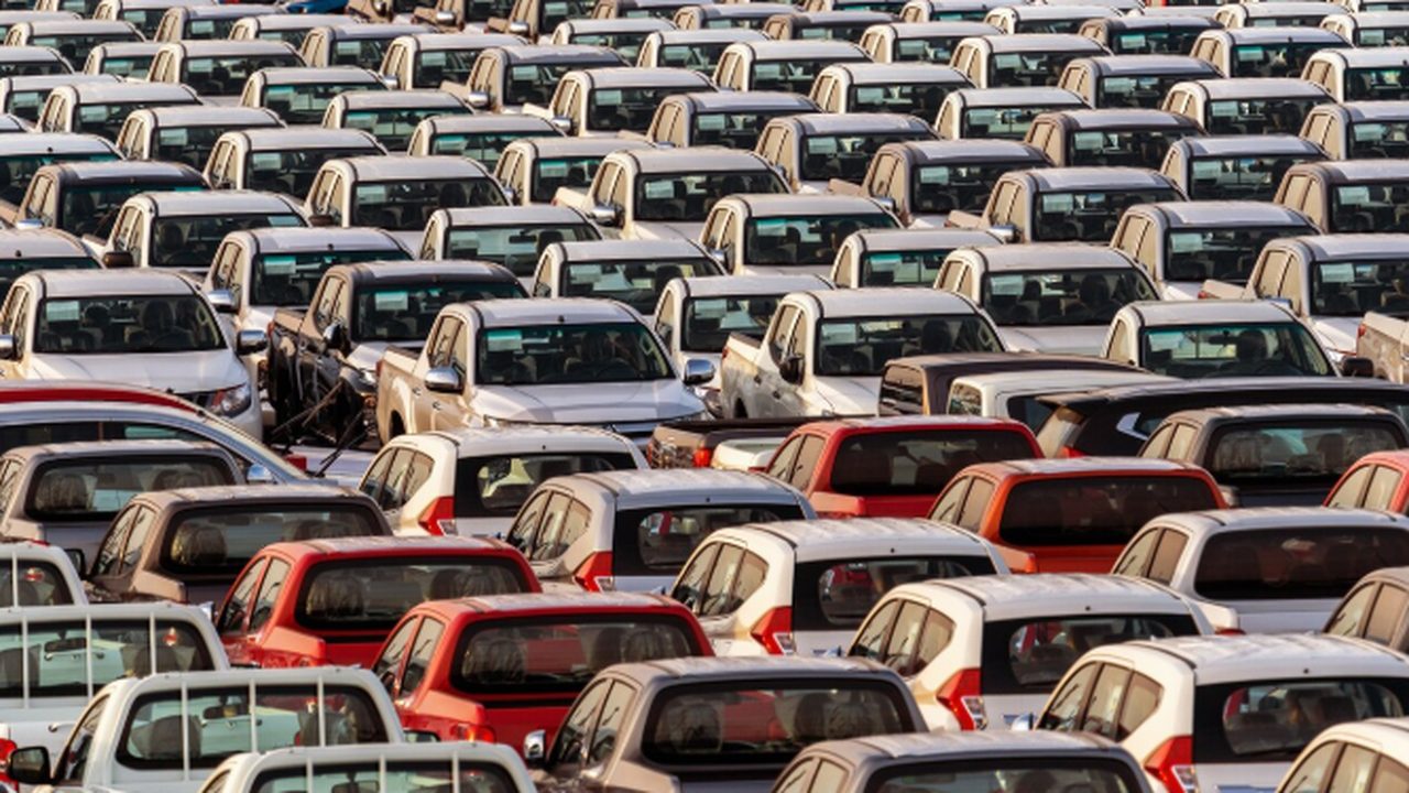 Российский авторынок в феврале вырос на 2,5%, но за январь–февраль всё ещё просел на 3,9%