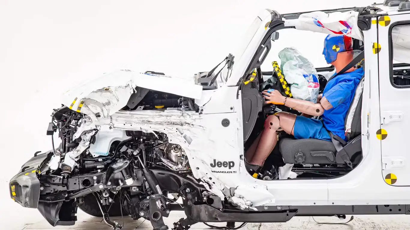 Jeep избавил Wrangler от опасной склонности к опрокидыванию в краш-тестах IIHS