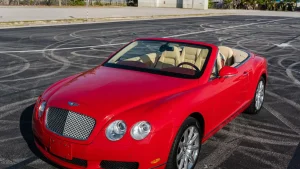 Кабриолет Bentley Continental GTC 2007 года продан за $32 000 — как новый Toyota Prius